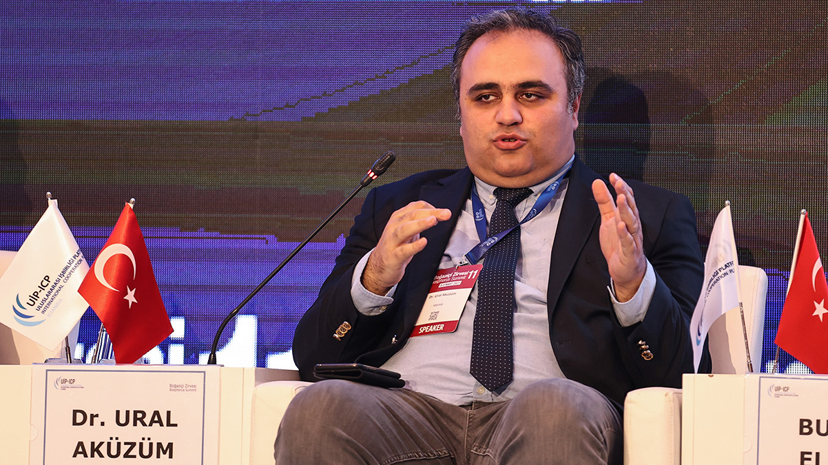 Galatasaray'�n eski y�neticisi Ural Ak�z�m, U�akspor'u al�yor