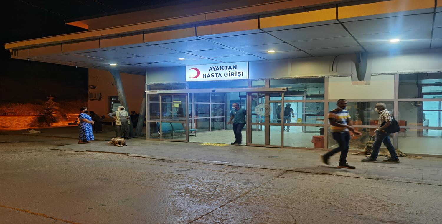 '�evreyi kirletmeyin' uyar�s�nda bulundular, b��akla yaraland�lar