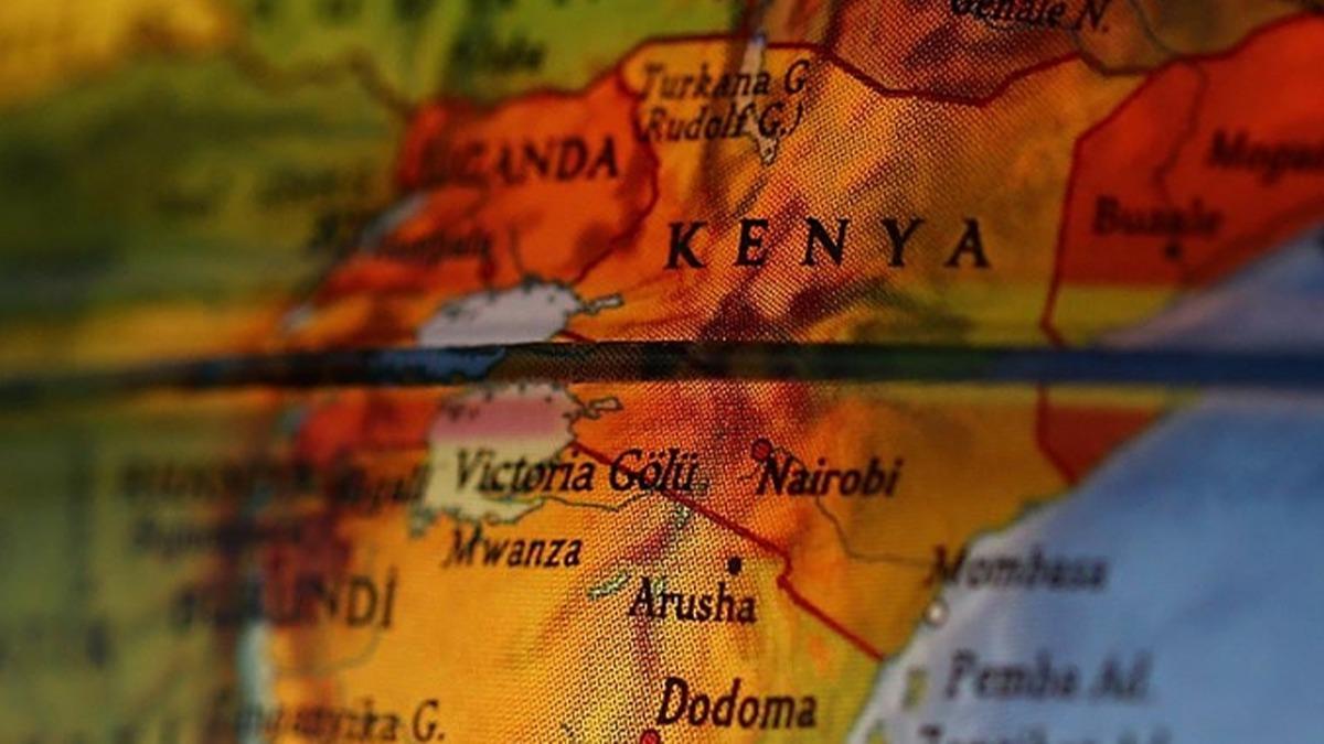 Kenya'da yolcu otobs 40 metre ykseklikten nehre dt: 24 l 