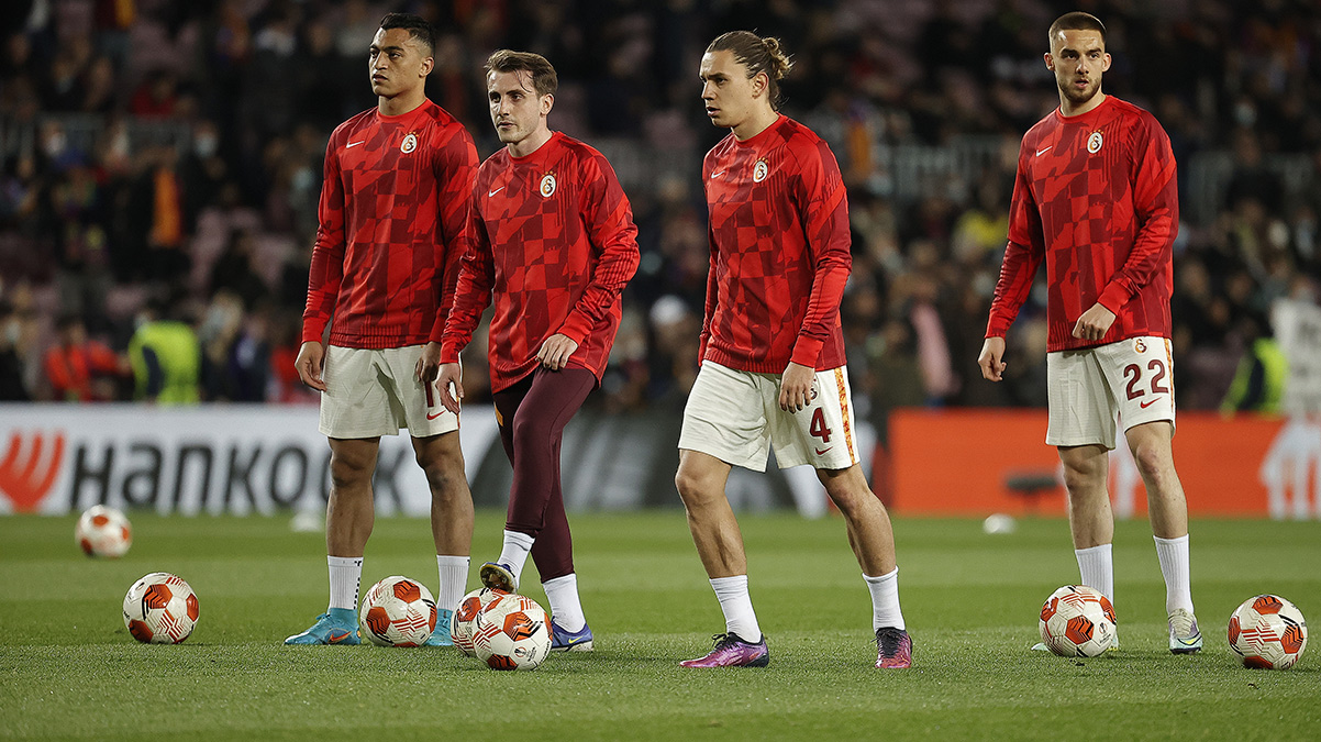 Galatasaray'da iki s�rpriz veda
