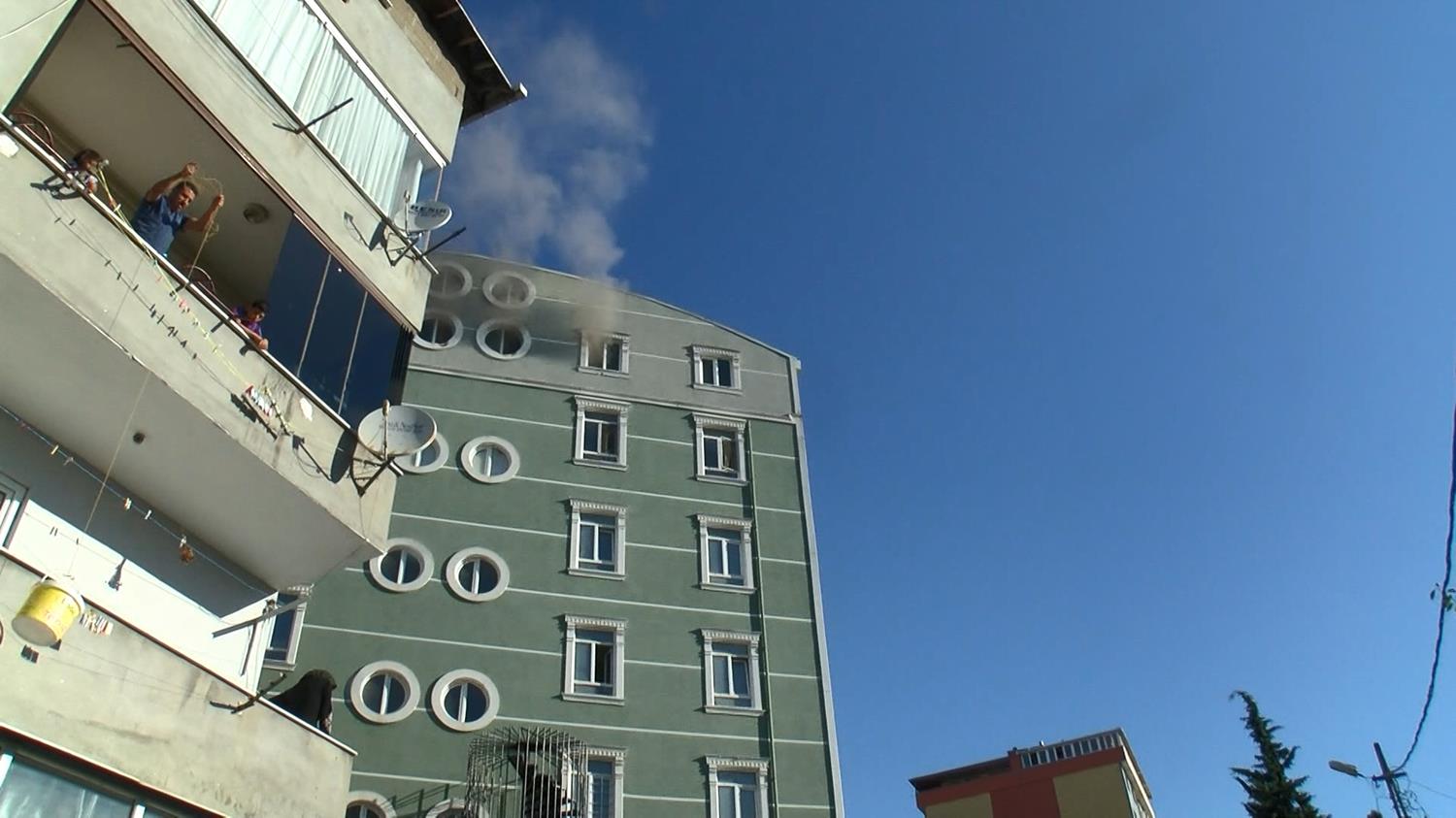 Kur'an kursunun yemekhanesinde ��kan yang�n, itfaiye ekiplerince s�nd�r�ld�