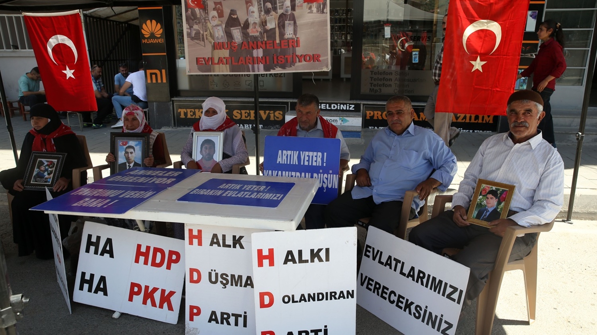Mu'ta HDP nndeki evlat eylemi sryor