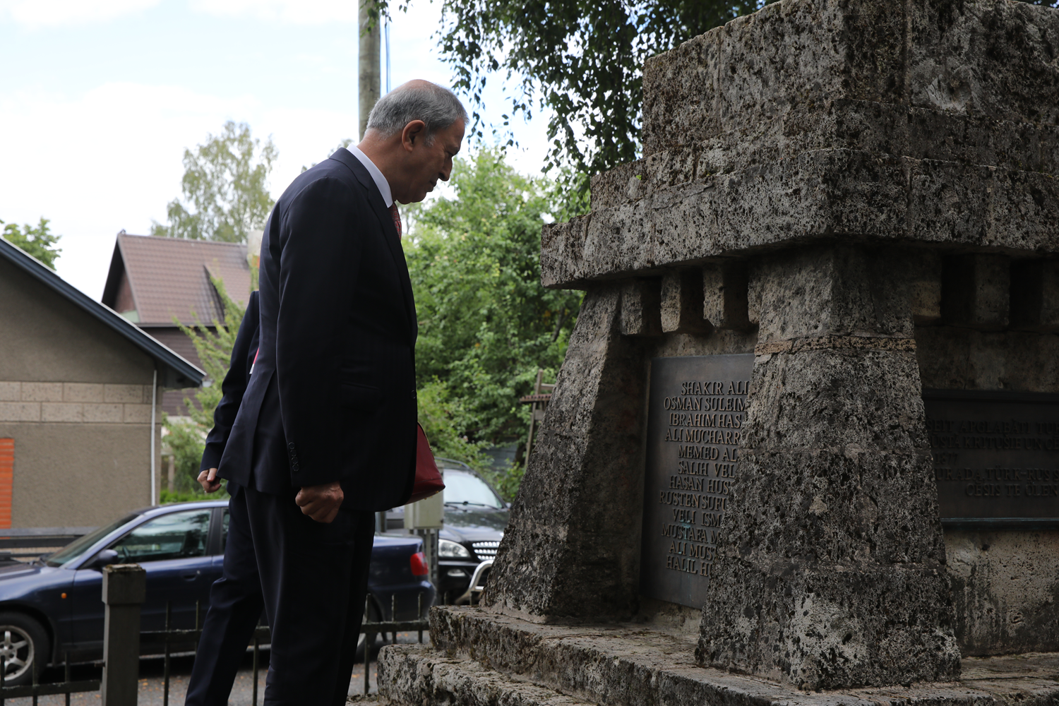 26 T�rk eri... Bakan Akar, Cesis T�rk �ehitli�i'nde