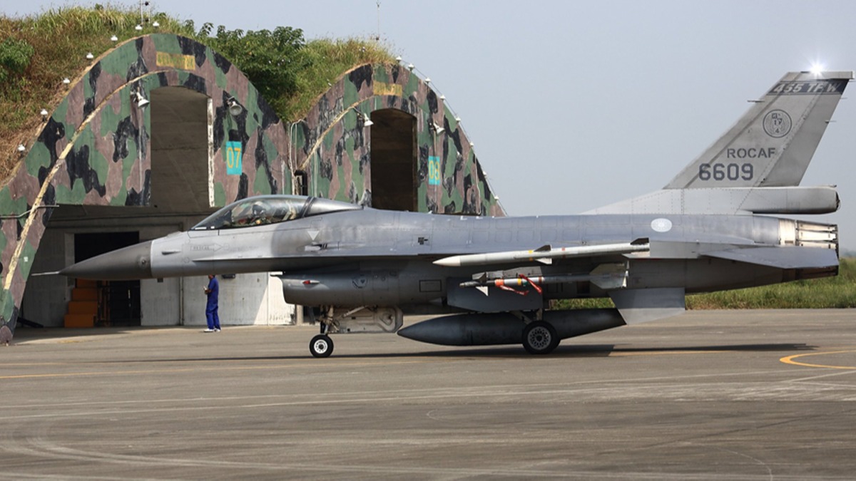 F-16 Viper filosu dan altnda saklanyor! Grntler szd