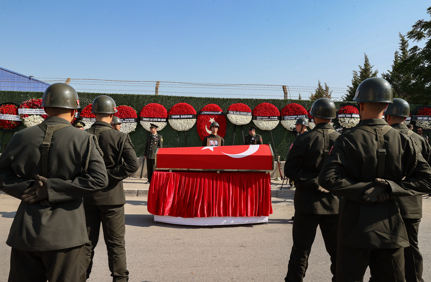 �ehit Astsubay Batuhan �im�ek, �zmir'de son yolculu�una u�urland�