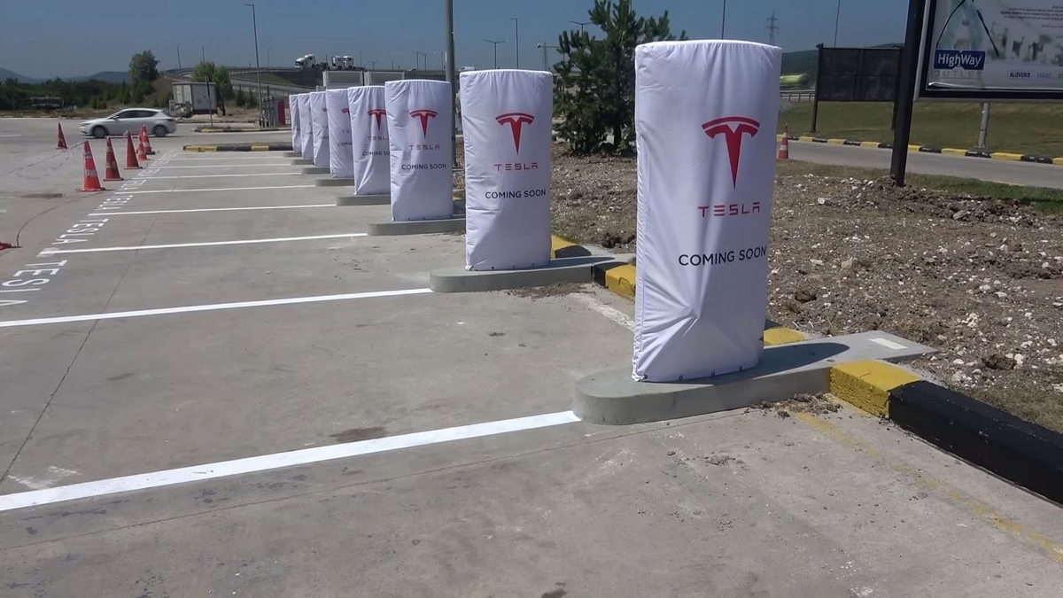 Byk heyecan! Tesla, Trkiye'de ilk kez kurdu