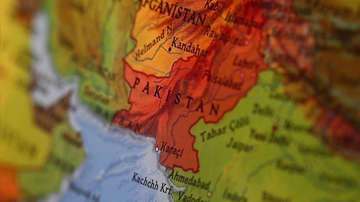 Aralarnda korgeneral de var... Pakistan'da askeri bir helikopterden haber alnamyor 