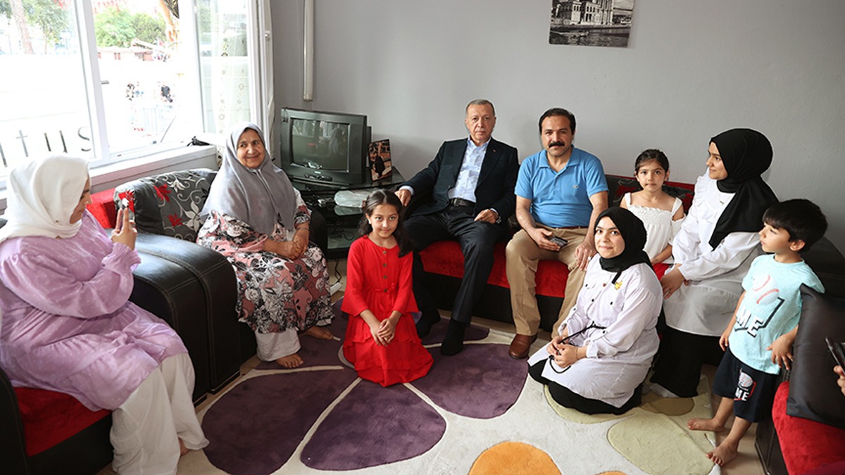 Bakan Erdoan' evinde arlayan Yeilyurt ailesi: Onur duyduk