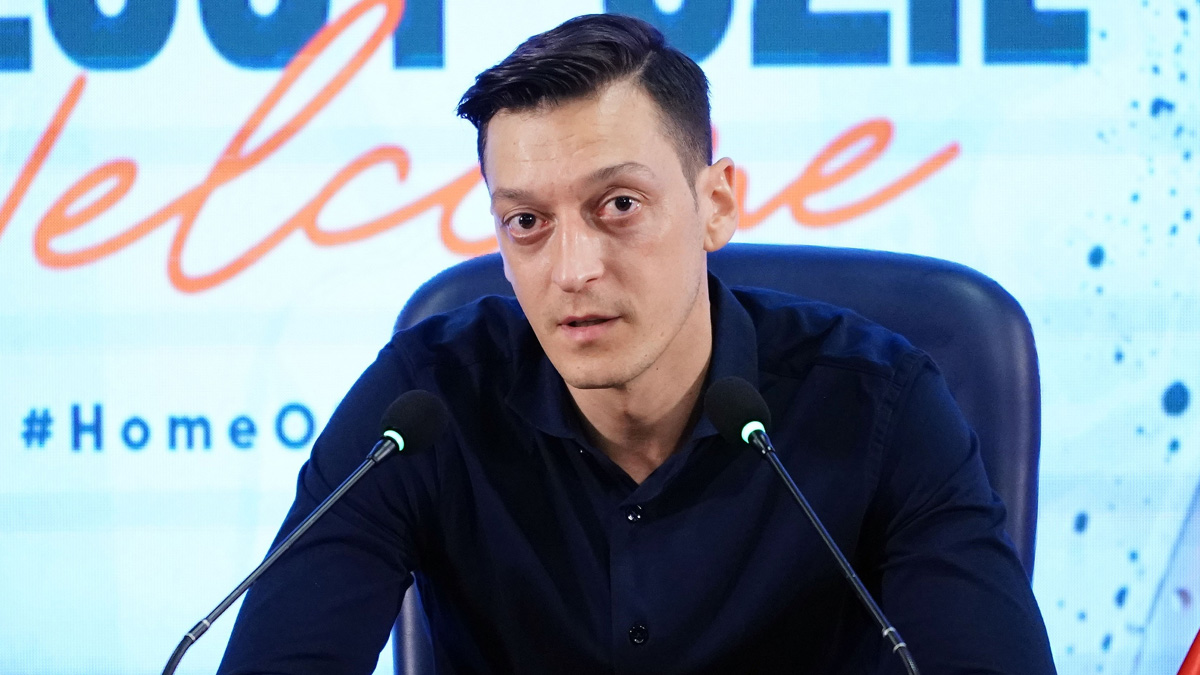 Mesut �zil s�rprizi! Ve herkesin bekledi�i haber resmen geldi