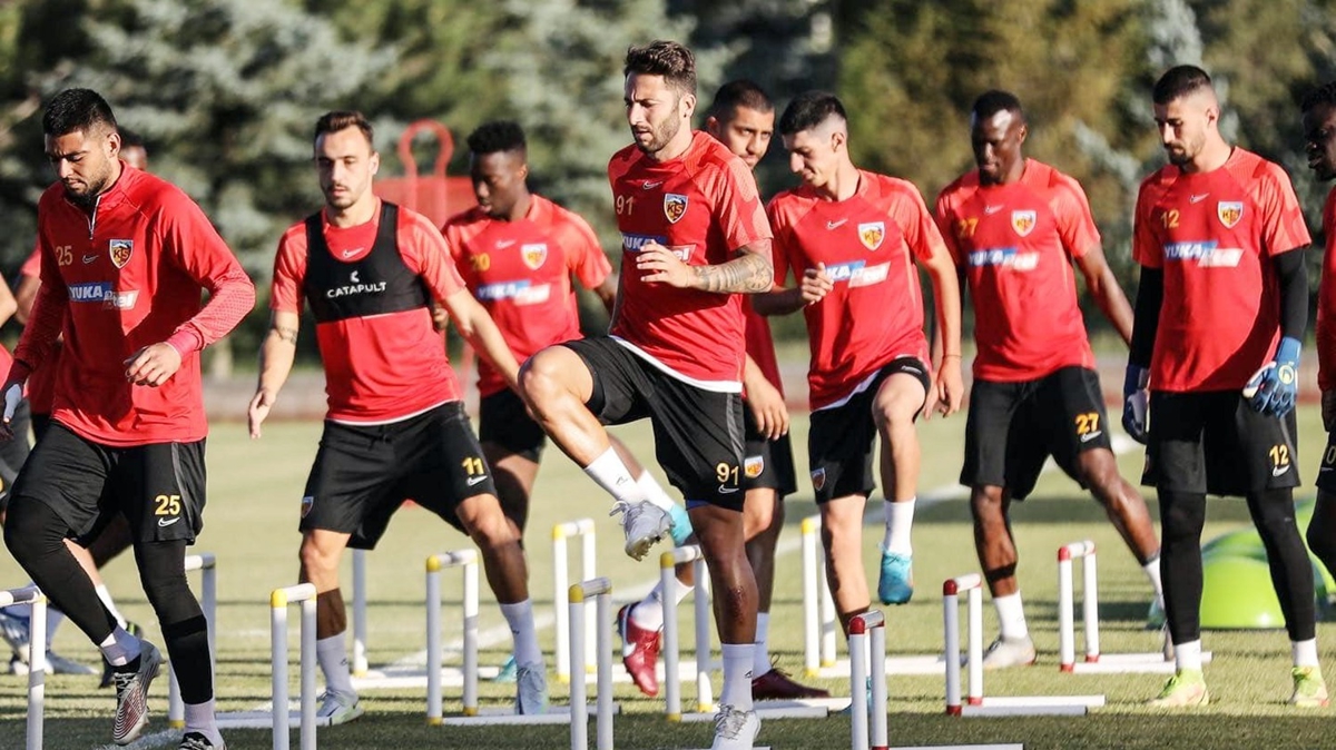 Kayserispor'da 15'i yabanc, 31 futbolcuya lisans karld