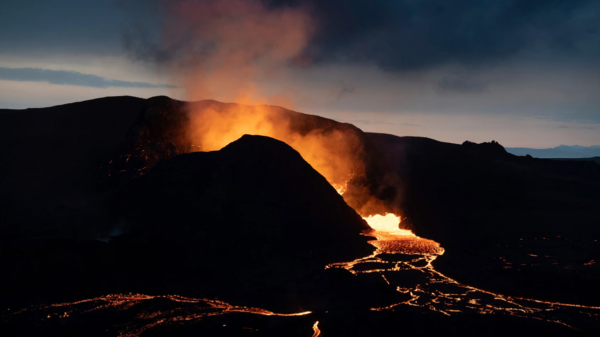 �zlanda diken �st�nde! Volkanik hareketlenmeler ba�lad�