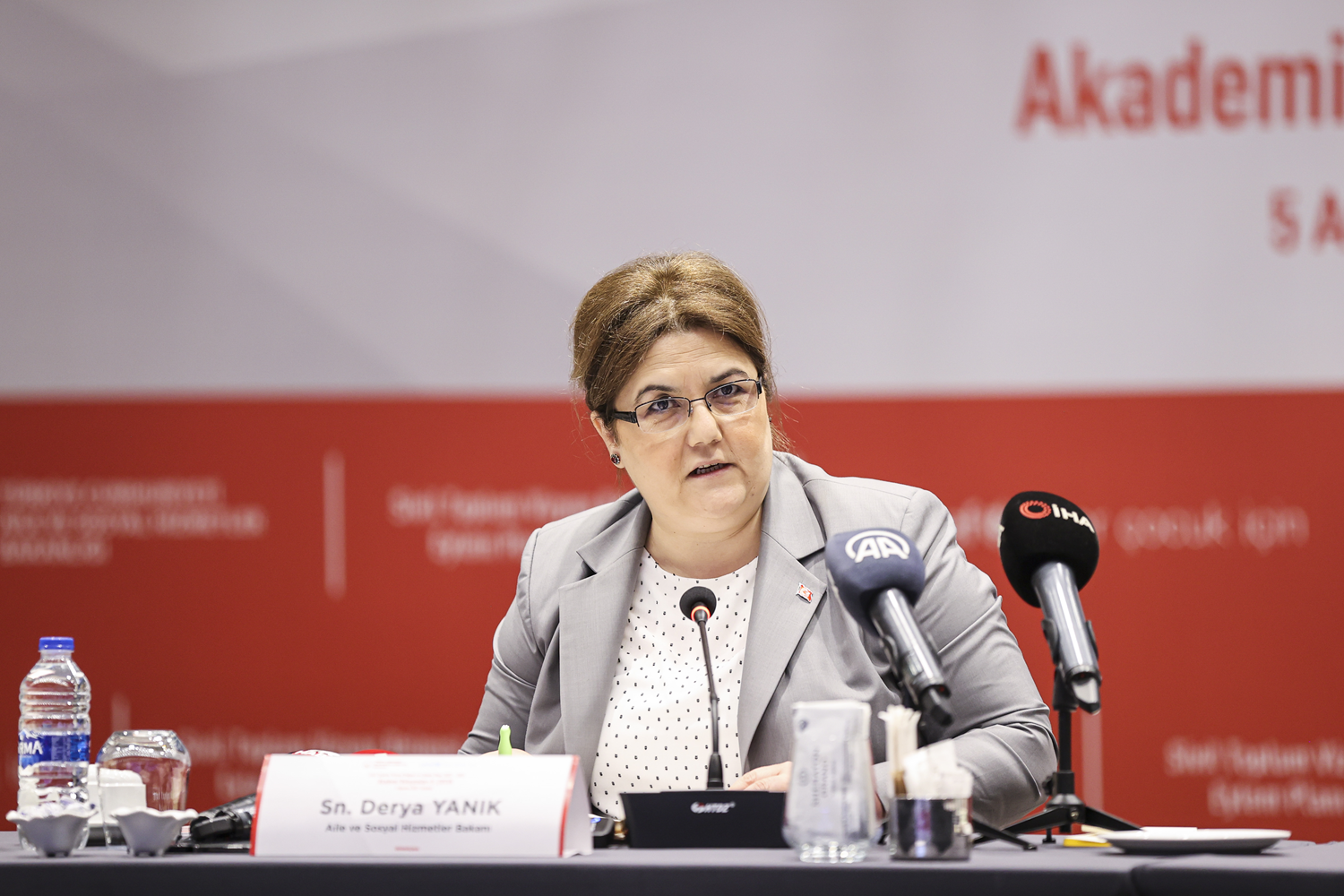 Bakan Yan�k: �ocuklar�m�z�n hayat standartlar�n� y�kseltmek �ncelikli g�revimiz