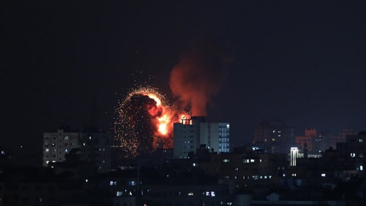 srail Gazze'yi vurduunu aklad