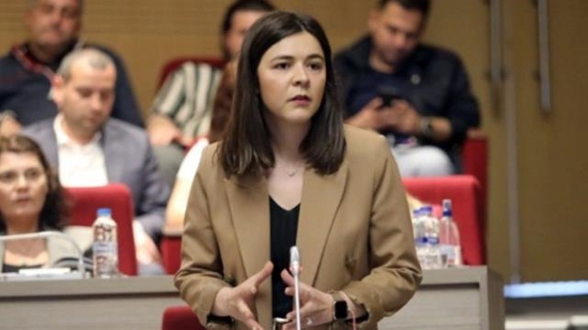 Gaziemir Belediye Ba�kan Yard�mc�s�'ndan pi�kin itiraf: 2010'da ald���m sorularla full �ektim