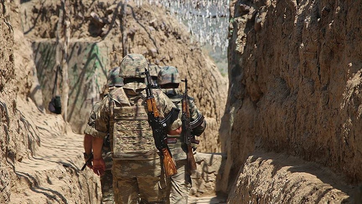 Ermenistan askerleri Azerbaycan mevzilerine ate at