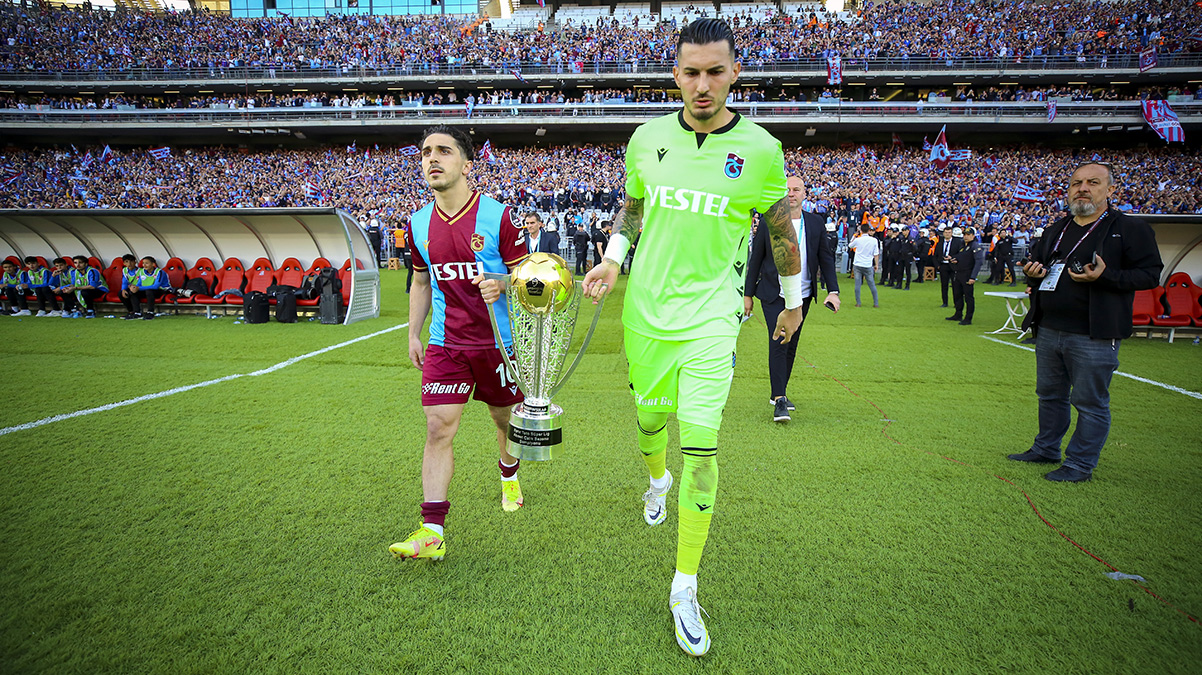 Trabzonspor'dan U�urcan �ak�r ve Abd�lkadir �m�r'e yeni kontrat