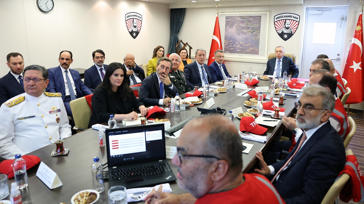 Cumhurbakan Erdoan, Abdlhamid Han Sondaj Gemisi'nde incelemelerde bulundu
