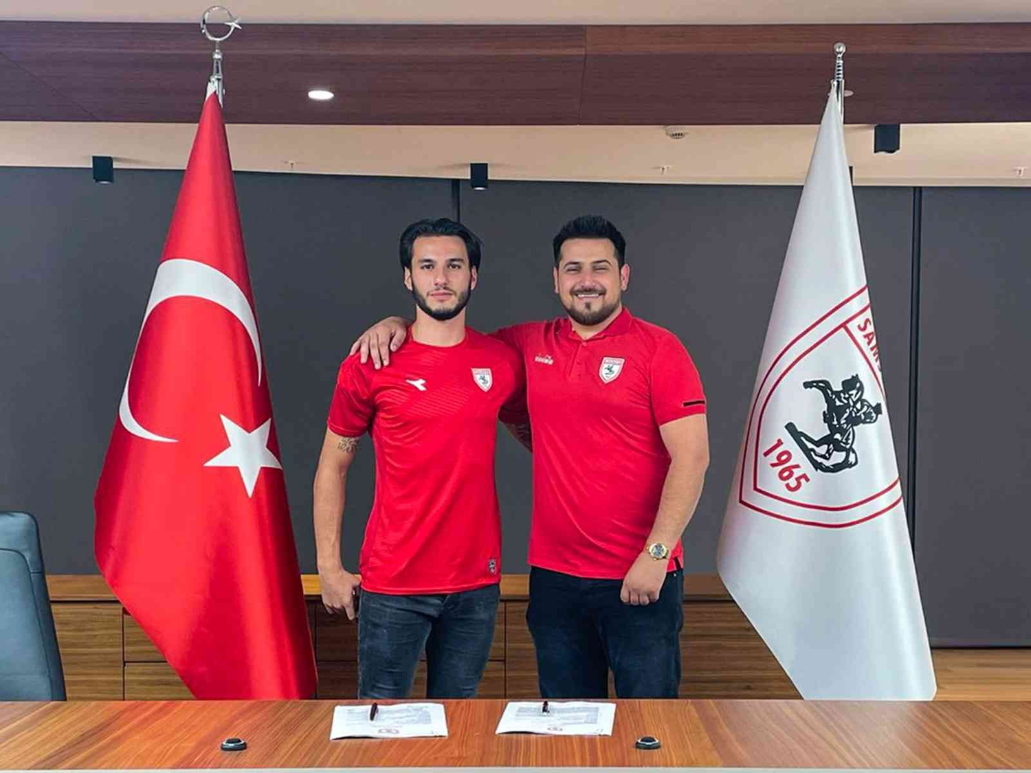 Samsunspor'dan golc transferi! 3 yllk szleme imzalad