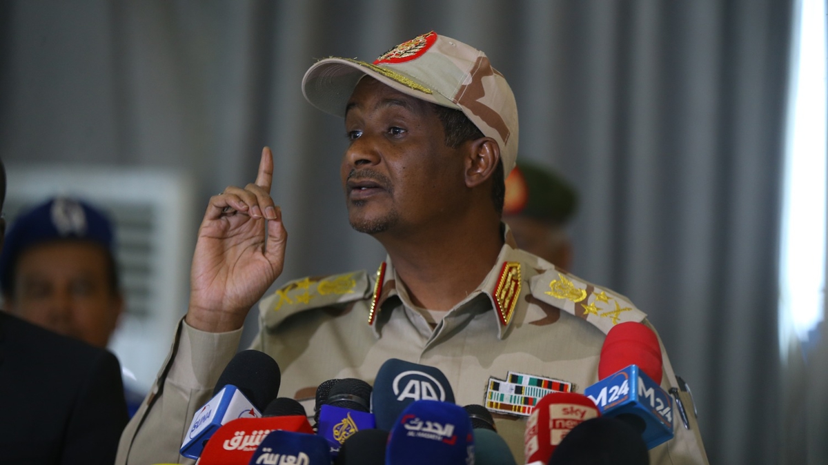 Sudanl general Hmidti: Siyasi gler ulusal uzlaya varmal