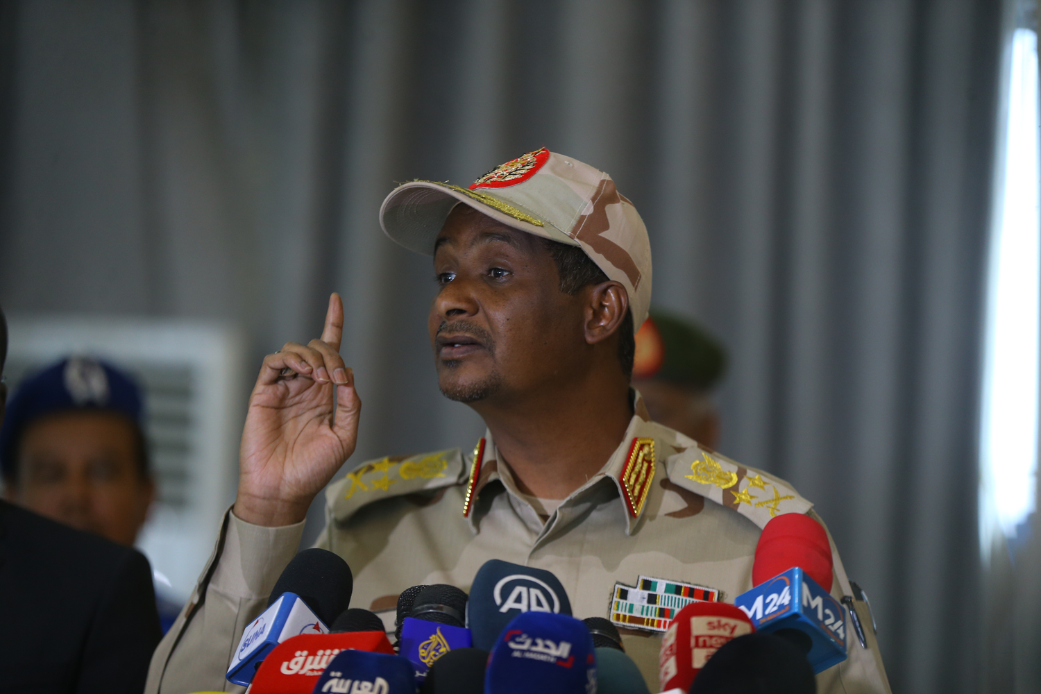 Sudanl� general H�midti: Siyasi g��ler ulusal uzla��ya varmal�