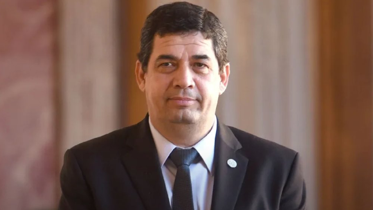 Hugo Velazquez istifa etti