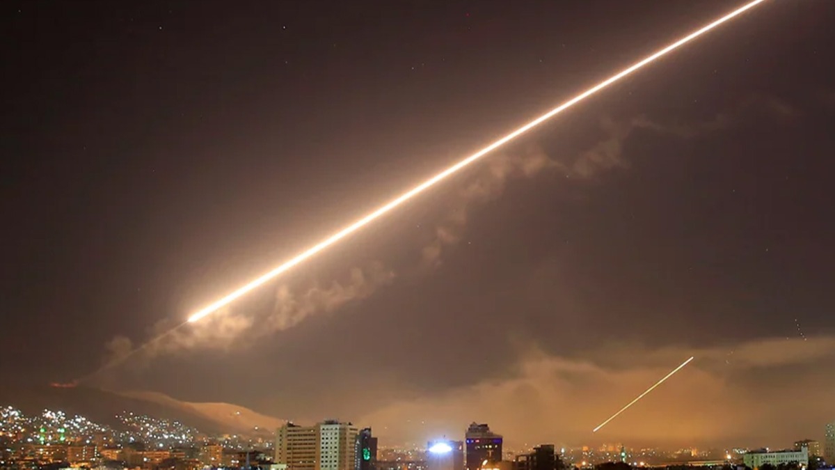 srail jetlerinden Suriye'ye hava saldrs! 3 asker ldrld