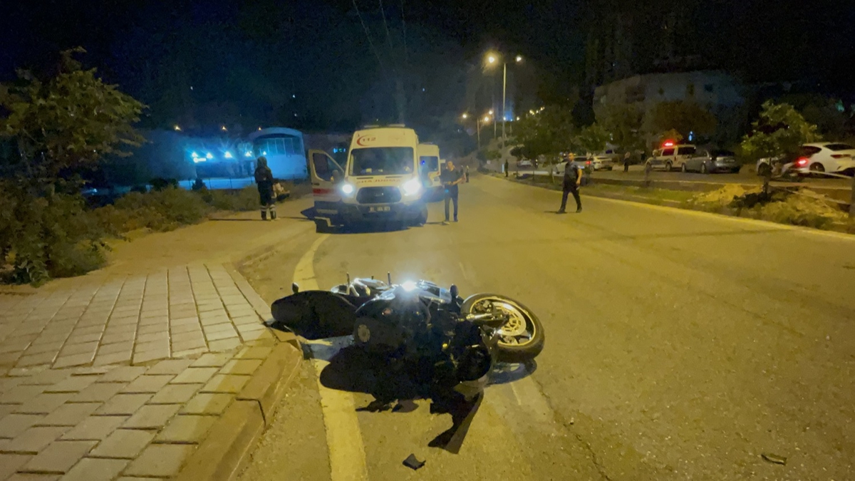 Adana'da motosiklet kazas: 2 l