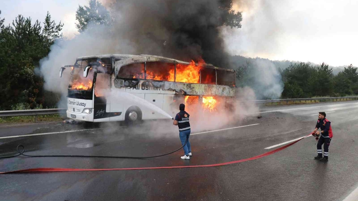 Bolu TEM Otoyolu'nda yolcu otobs yand