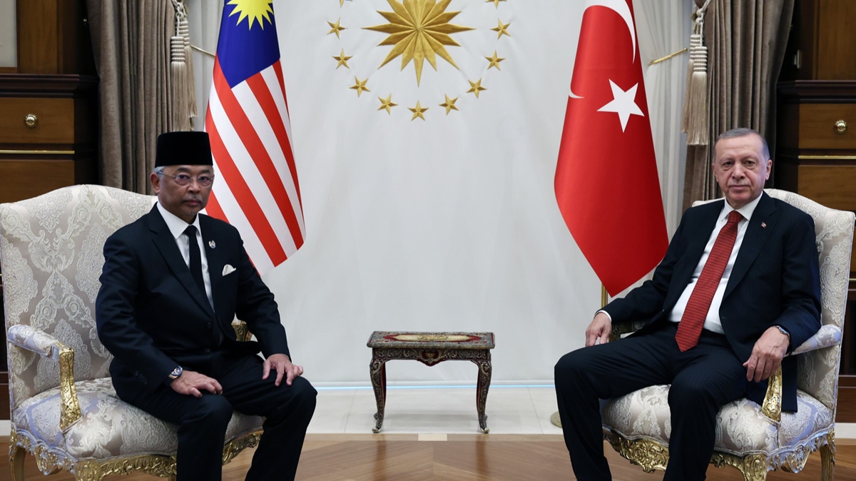 Cumhurbakan Erdoan, Malezya Kral Sultan Abdullah ah onuruna yemek verdi 