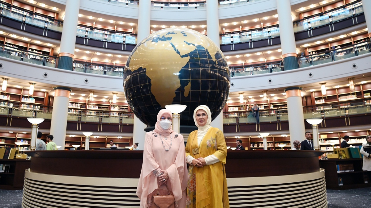 Emine Erdoan, Malezya Kraliesi Tunku Azizah ile bir araya geldi 