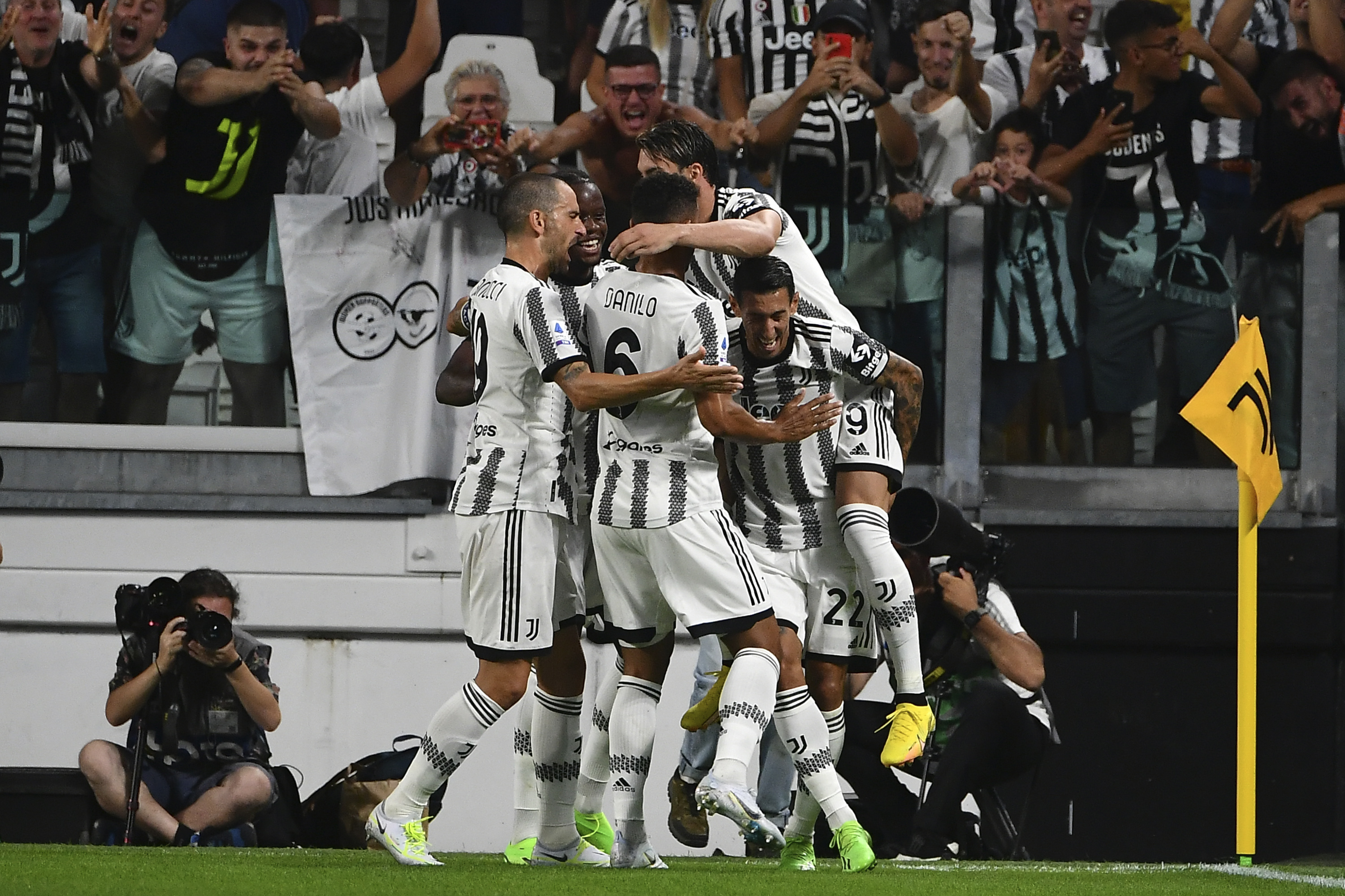 Juventus yeni sezona farkl� ba�lad�