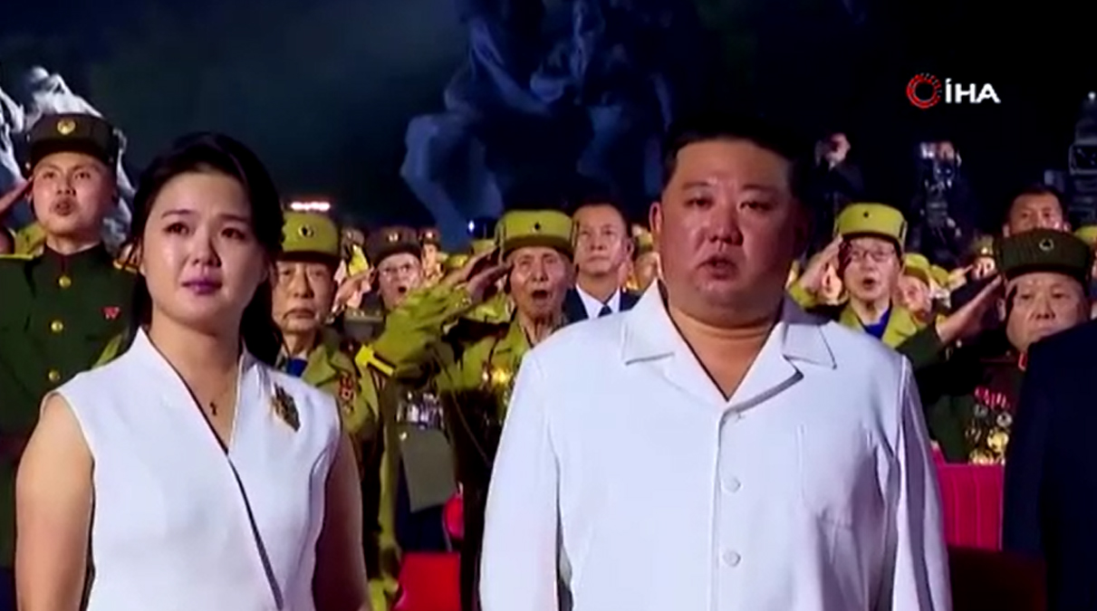 Kuzey Kore First Lady'si g�zya�lar�n� tutamad�