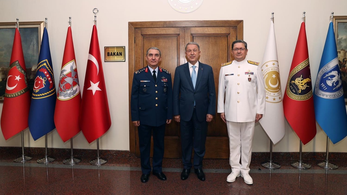 Bakan Akar, Deniz Kuvvetleri Komutan zbal ve Hava Kuvvetleri Komutan Kkakyz' kabul etti 