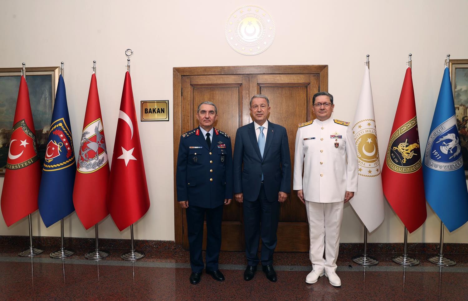 Bakan Akar, Deniz Kuvvetleri Komutan� �zbal ve Hava Kuvvetleri Komutan� K���kaky�z'� kabul etti