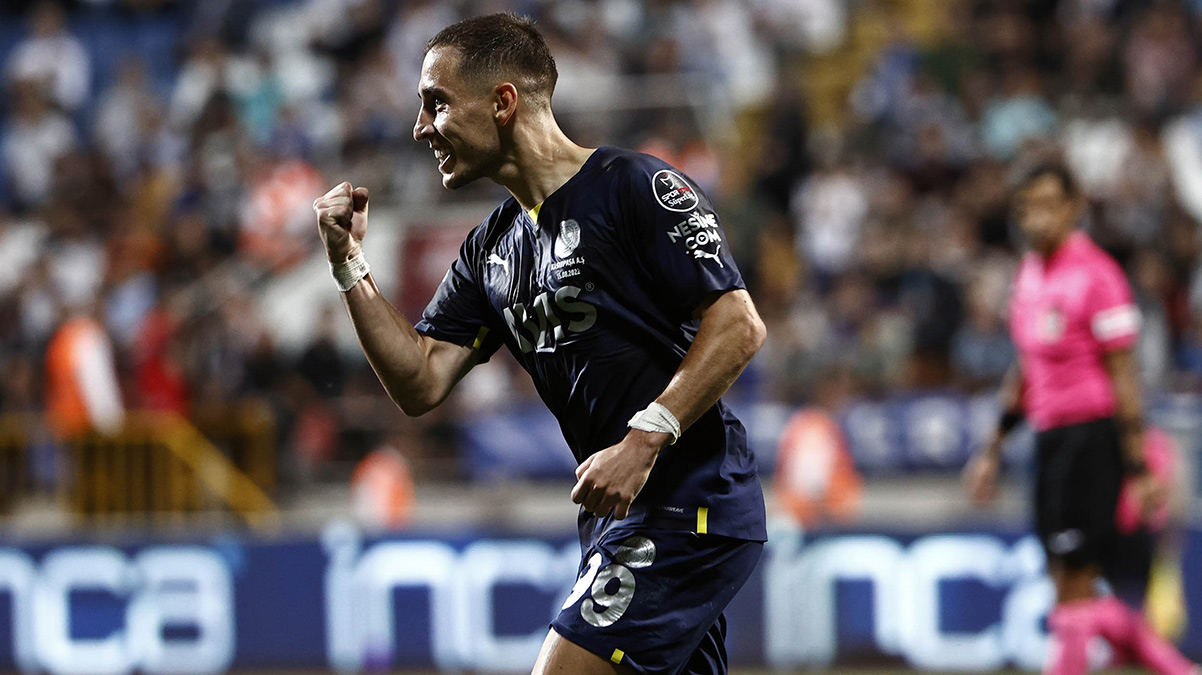 Emre Mor f�rt�nas�! Fenerbah�e'de bamba�ka bir kimli�e b�r�nd�