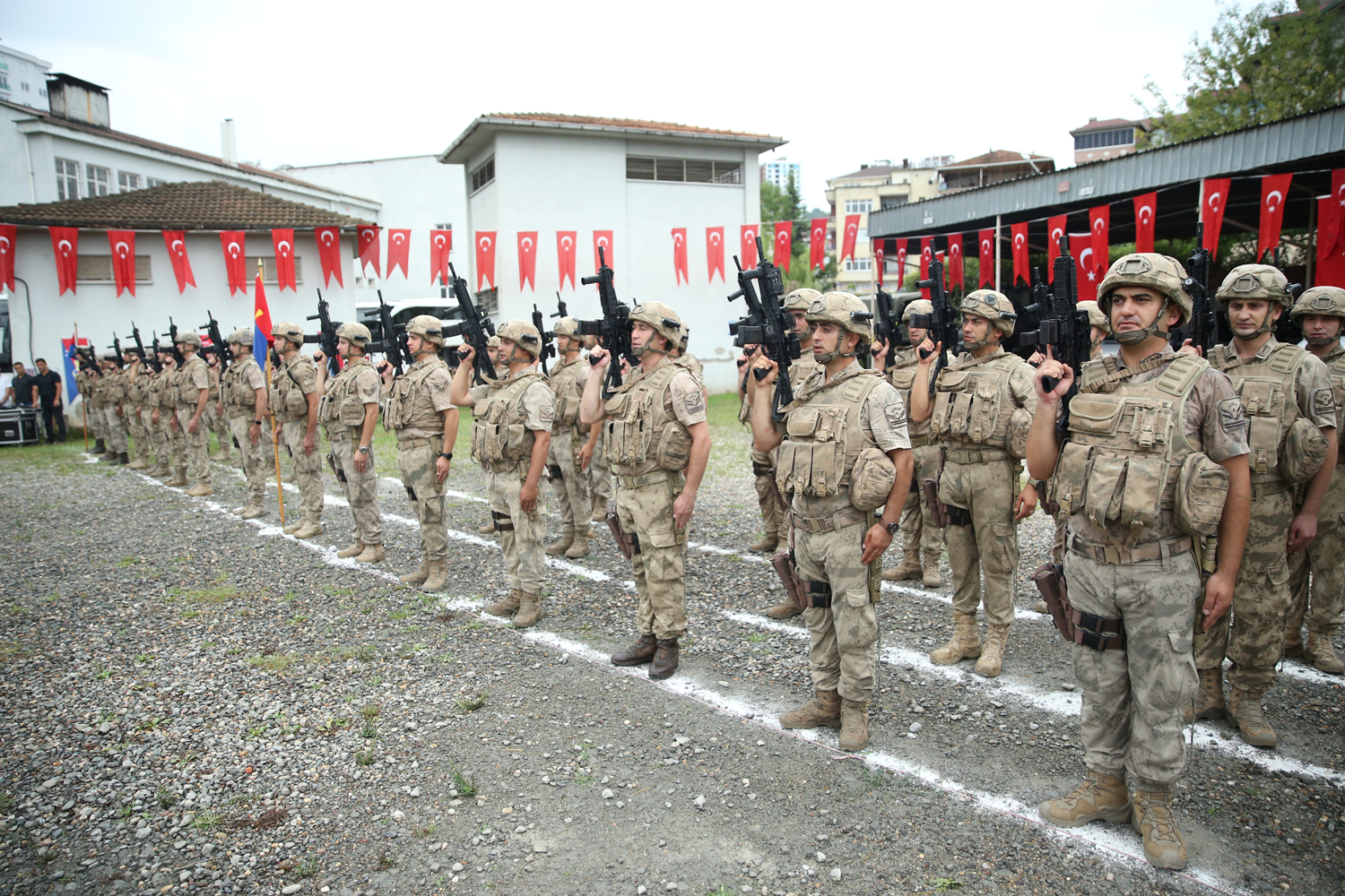 Komandolar Ordu'dan Suriye'ye u�urland�