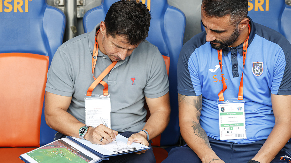 Emre Bel�zo�lu'ndan ilk 11'de 3 de�i�iklik