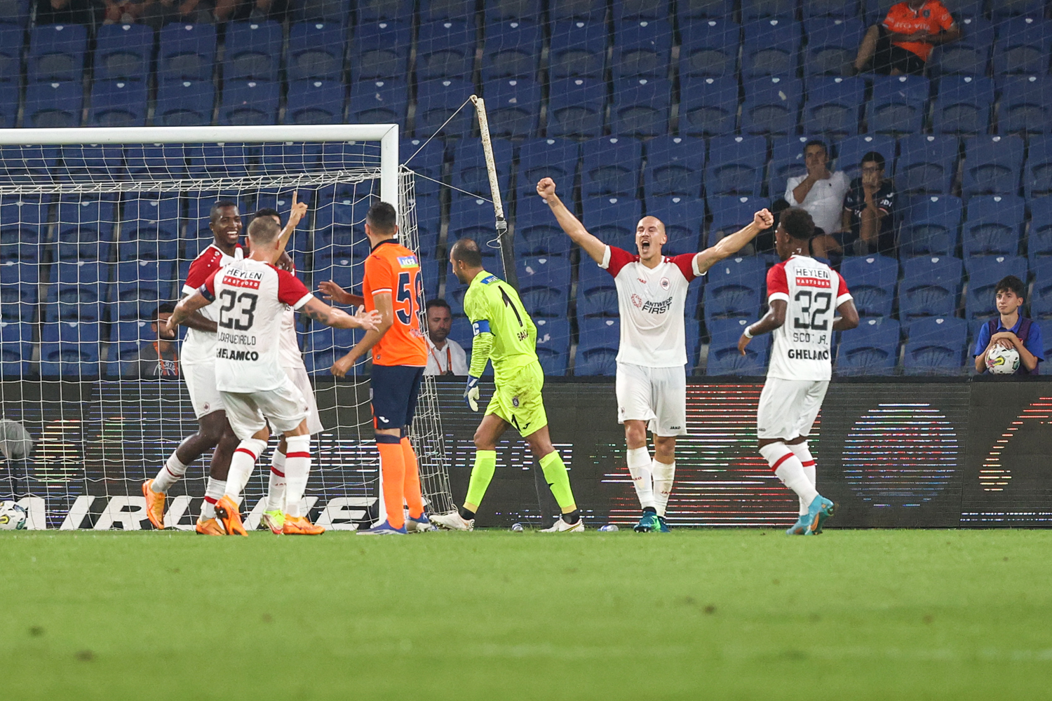 Mark van Bommel: S�k�c� bir ma�t� ama iyi sonu� ald�k