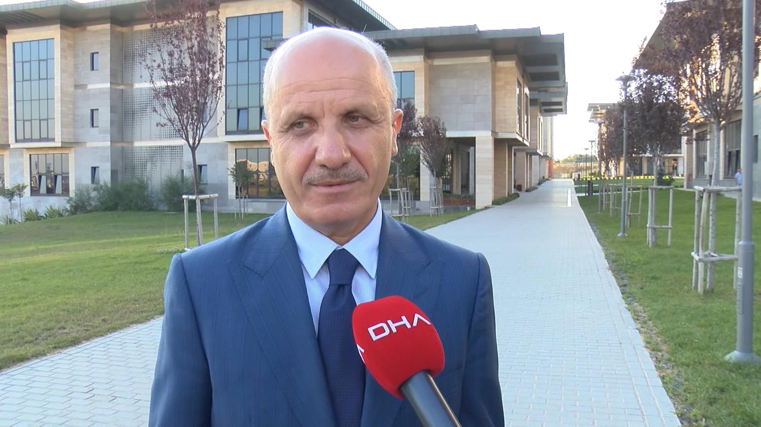 Y�K Ba�kan� �zvar'dan vak�f �niversitelerine �a�r�