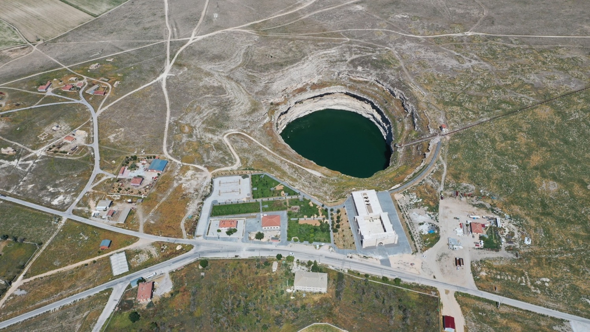 800 yllk han ziyarete alyor