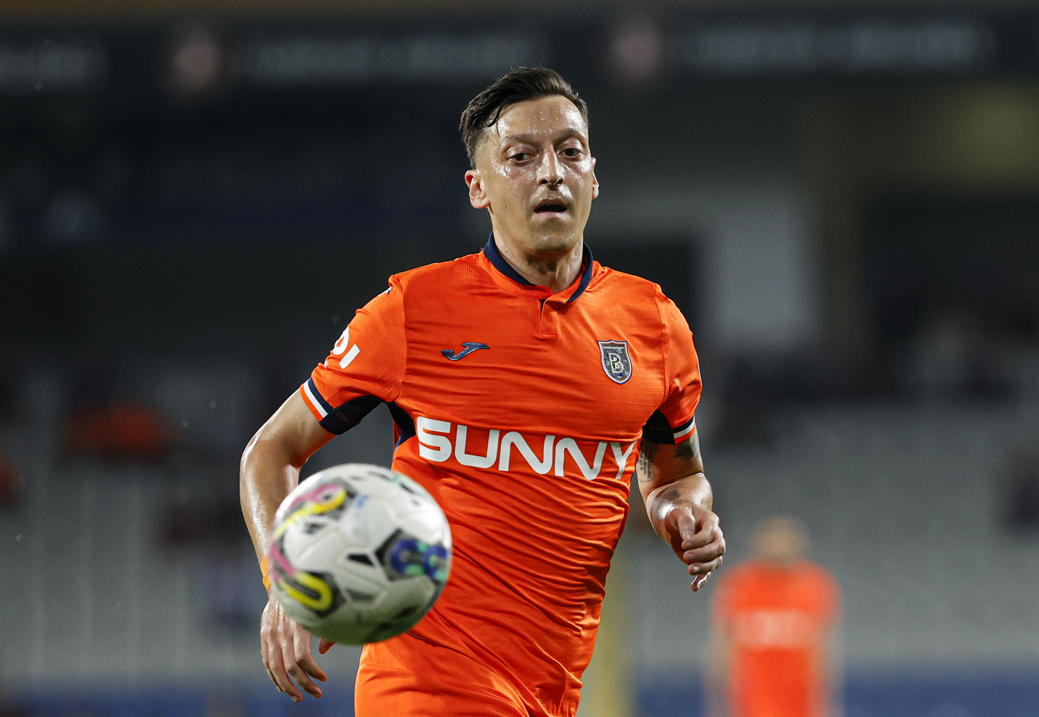 Ba�ak�ehir'de Mesut �zil ilk ma��na ��kt�