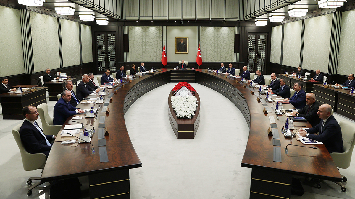 Kabine bug�n yo�un g�ndemle toplanacak! ��te masadaki konu ba�l�klar�...