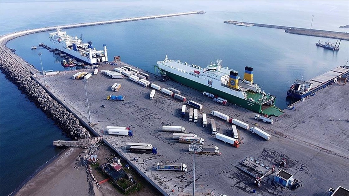 Karasu Liman, yk elleleme hizmeti ve Ro-Ro seferleriyle lke ekonomisine katk salyor