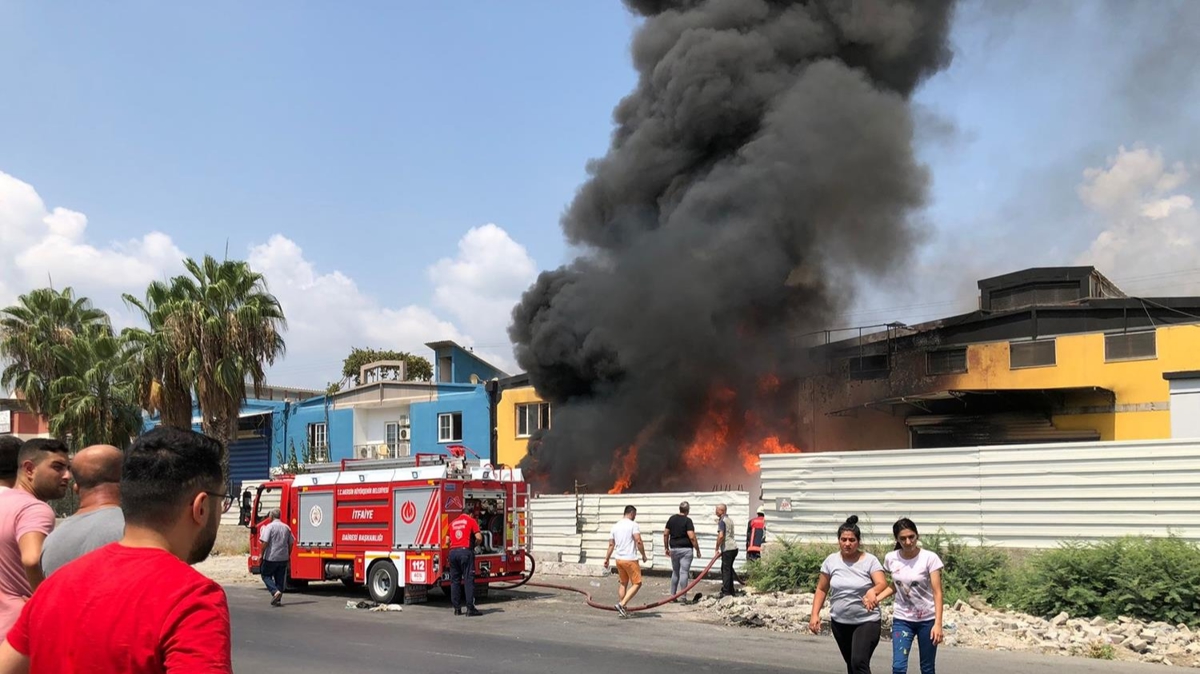 Mersin'de geri dnm tesisinde yangn: Alevler kontrol altna alnmaya allyor