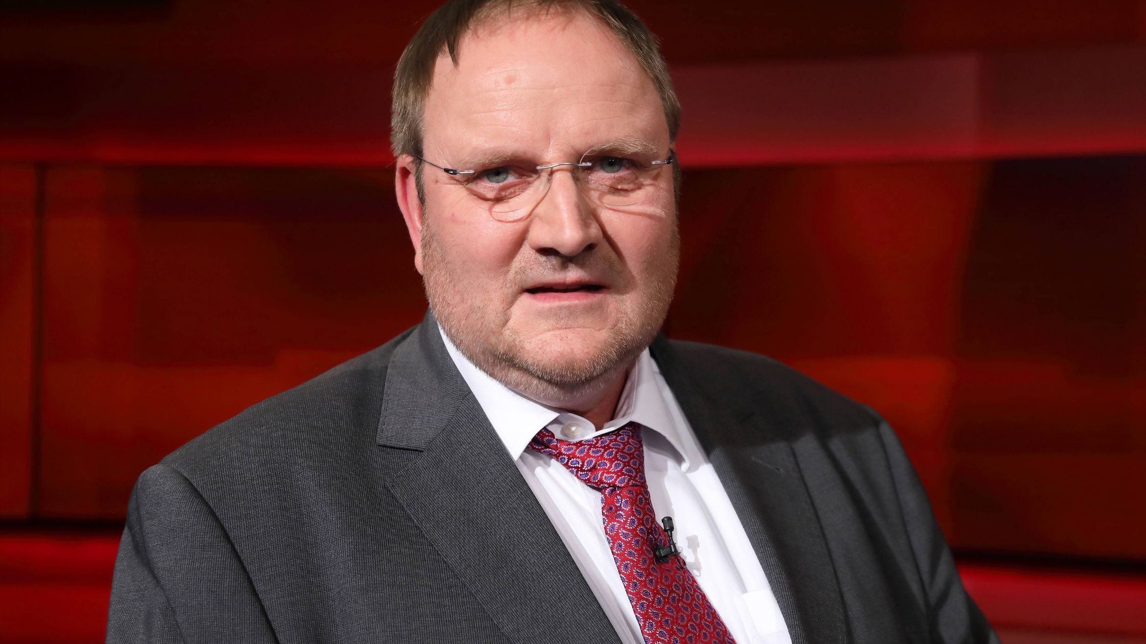 Alman BILD'de deprem: LGBT deste�i istifa getirdi