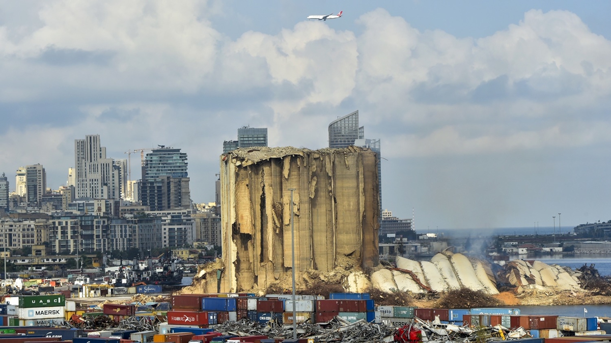 Beyrut Liman'nda tahl silosunun kuzey ksmndaki tm bloklar ykld