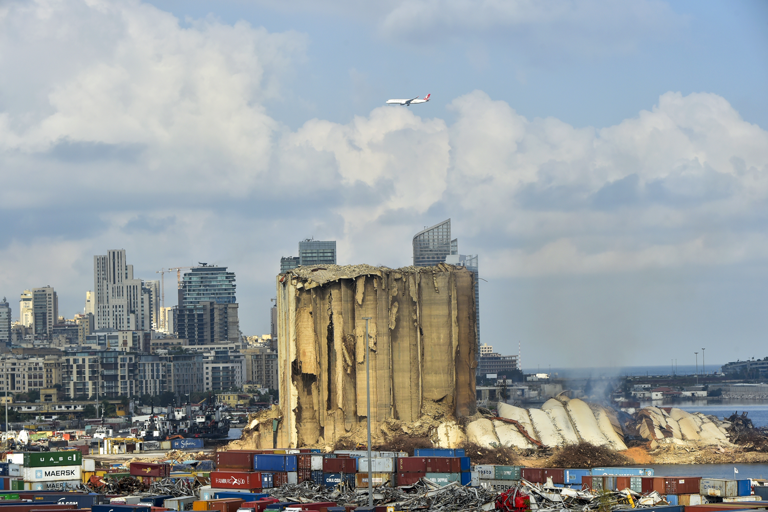 Beyrut Liman�'nda tah�l silosunun kuzey k�sm�ndaki t�m bloklar y�k�ld�