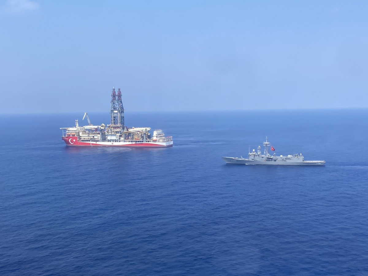 T�rkiye'den kom�uya 'Abd�lhamid Han' uyar�s�: Yanl�� bir �ey yapmay�n