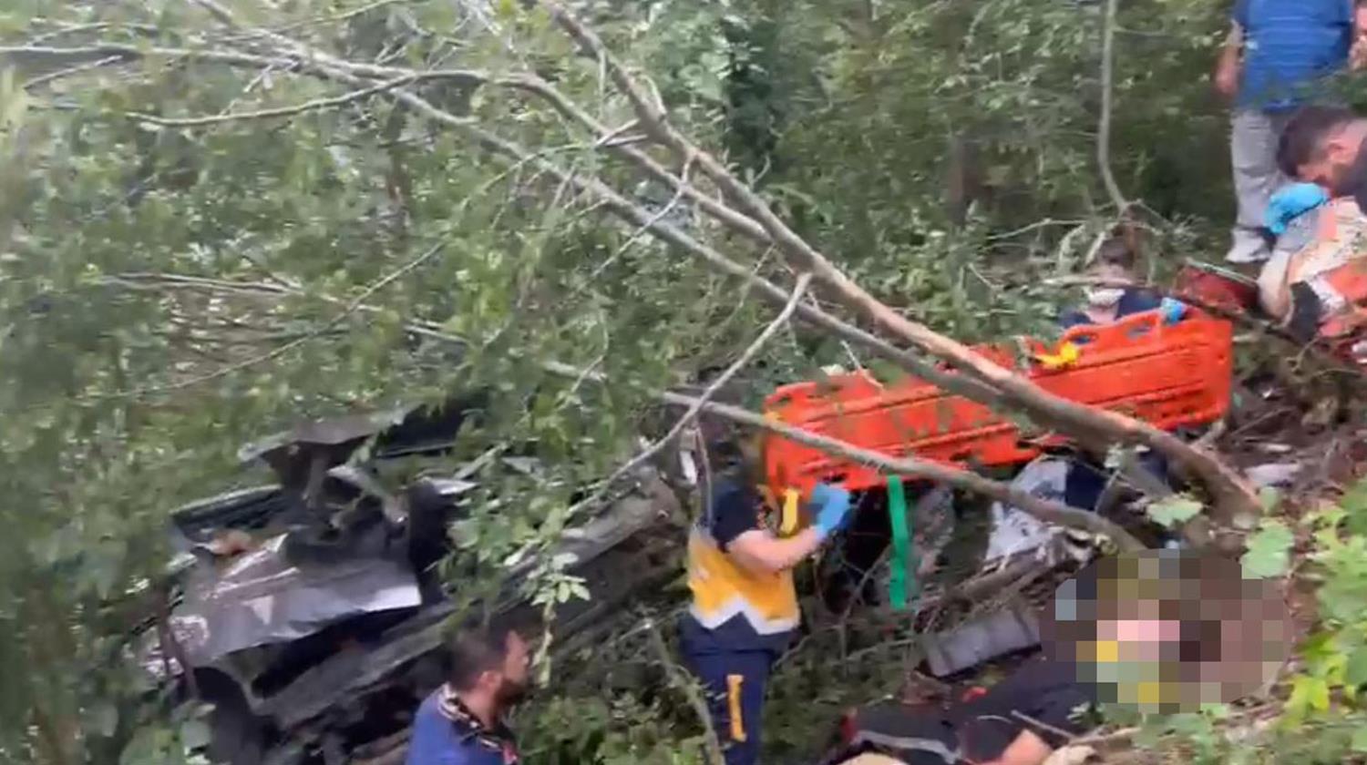 F�nd�k bah�esinde korkun� kaza! 2 �l�, 1 yaral�