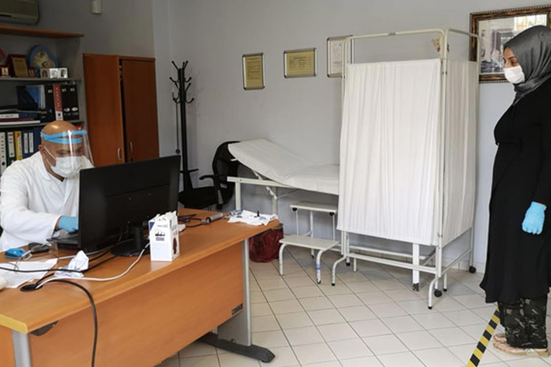 Resmi Gazete'de yay�mland�! Aile hekimleri ve ASM personeline 'ek �deme' d�zenlemesi